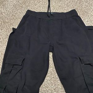 Men’s drawstring cargo pant.